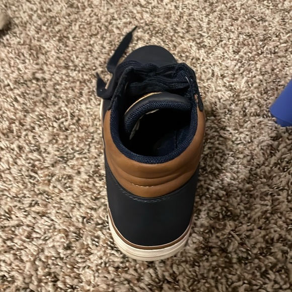 Men’s Size 5 from The children’s place. - Picture 3 of 4